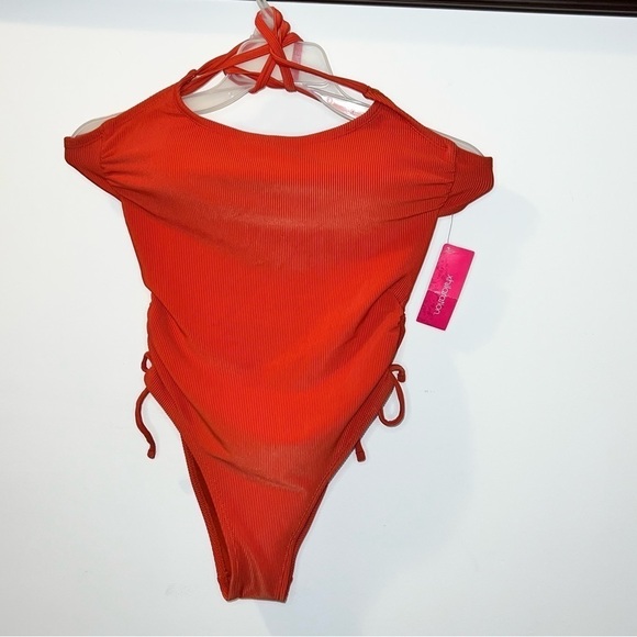 NWT Xhilaration Ladies One Piece Swimsuit Size Medium - Picture 1 of 6